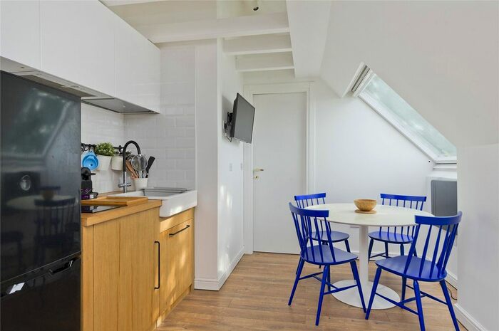 2 Bedroom Flat To Rent In Leigham Court Road, London, SW16