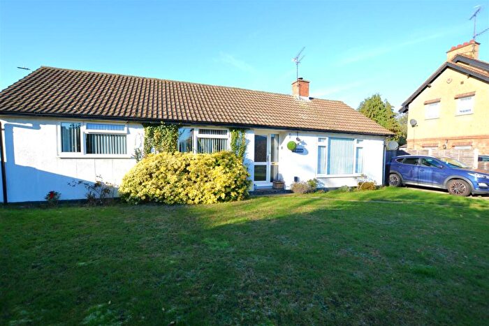 4 Bedroom Detached Bungalow For Sale In Cecil Crescent, Hatfield, AL10