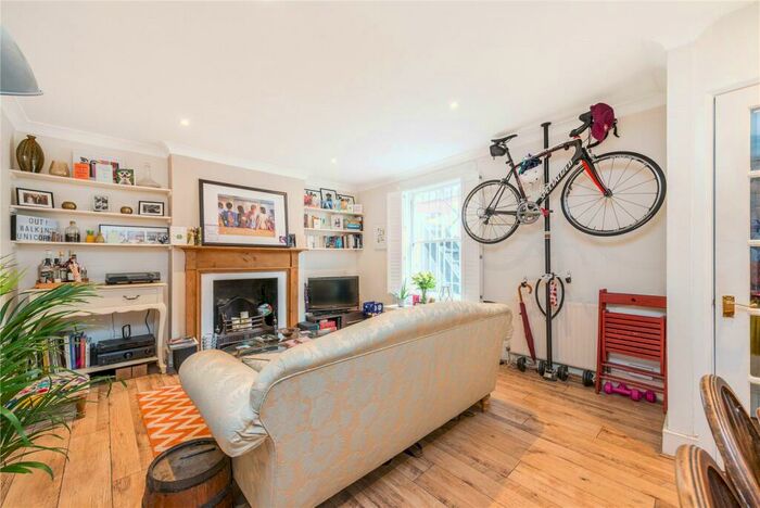 1 Bedroom Flat To Rent In Battersea Bridge Road, London, SW11