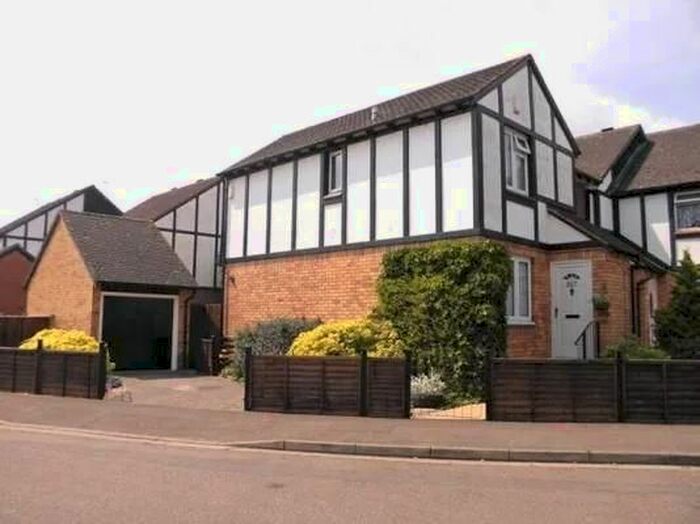 3 Bedroom End Of Terrace House To Rent In Westmacott Drive, Feltham, TW14