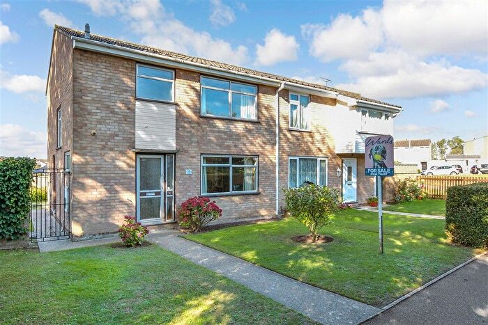3 Bedroom Semi Detached House For Sale In Fountain Road, Strood, Rochester, Kent, ME2