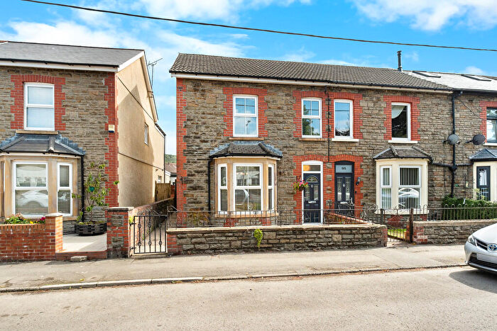 3 Bedroom End Of Terrace House For Sale In Oxford Street, Nantgarw, CF15