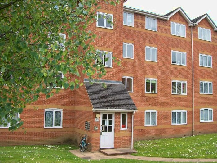 2 Bedroom Flat To Rent In Ascot Court, Aldershot, GU11