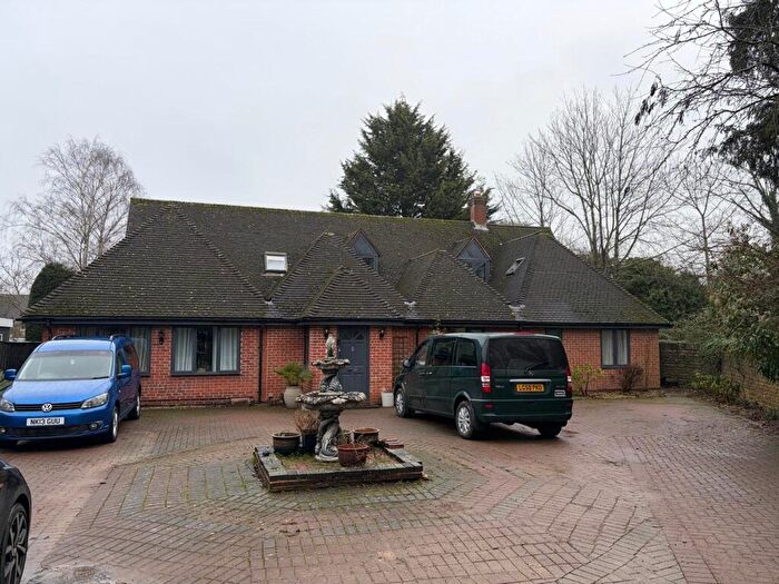 1 Bedroom Flat To Rent In Woodstock Road, Yarnton, OX5