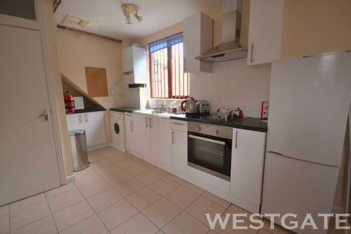 2 Bedroom Flat To Rent In Erleigh Road, Reading, RG1