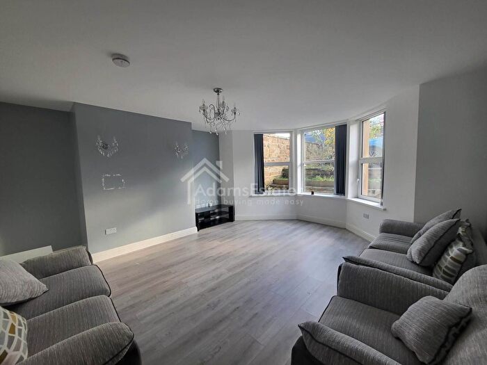 2 Bedroom Flat To Rent In Oxford Rd, Dewsbury, WF13