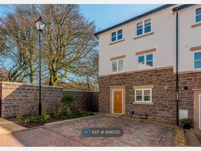 4 Bedroom End Of Terrace House To Rent In Aspen Close, Bolton, BL1