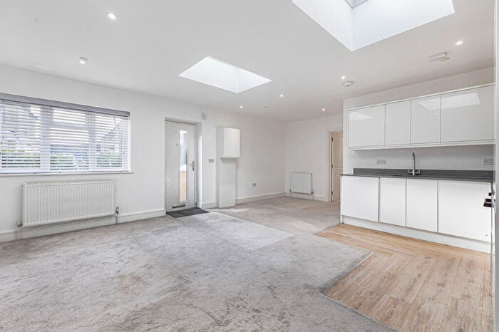 2 Bedroom Apartment For Sale In Main Road, Sidcup, Kent, DA14