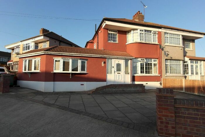 4 Bedroom Semi-Detached House To Rent In Heather Avenue, Rise Park, RM11