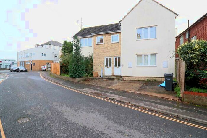 2 Bedroom Flat To Rent In Edwy Parade, Gloucester, GL1