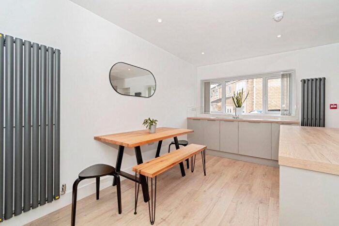 6 Bedroom Semi-Detached House To Rent In Bellcote Drive, Moldgreen, Huddersfield, West Yorkshire, HD5