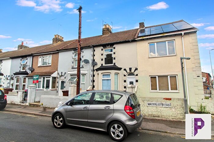 3 Bedroom Terraced House For Sale In Waterloo Road, Gillingham, Kent, ME7