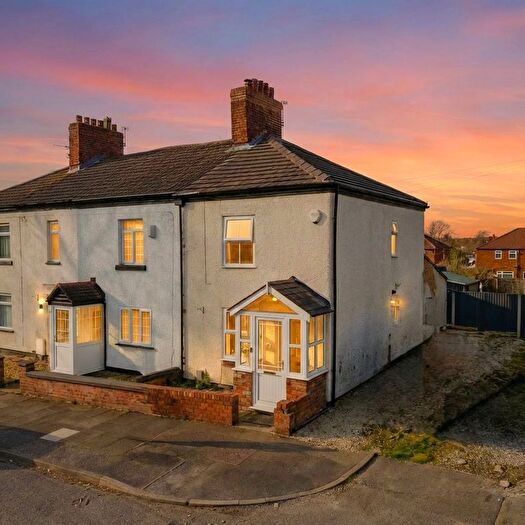 2 Bedroom End Terrace House For Sale In Stockport Road, Hyde, SK14