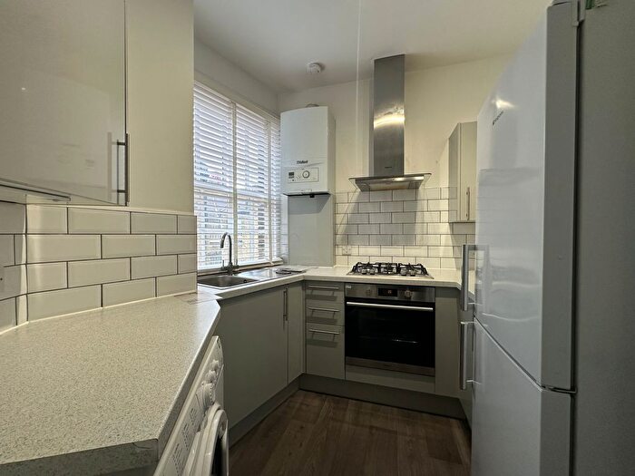 2 Bedroom Flat To Rent In Portland Street, Walworth Village, London, SE17