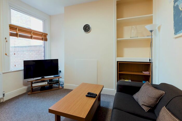 3 Bedroom Flat To Rent In Worthing Street, Hull HU5