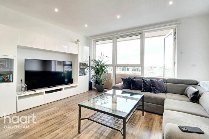 2 Bedroom Apartment For Sale In Wood Lane, Dagenham, RM10