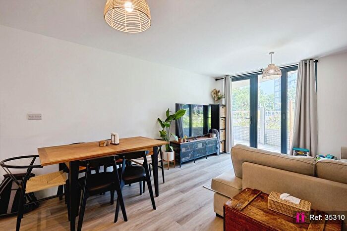 2 Bedroom Apartment For Sale In Farnborough Road, Farnborough, GU14