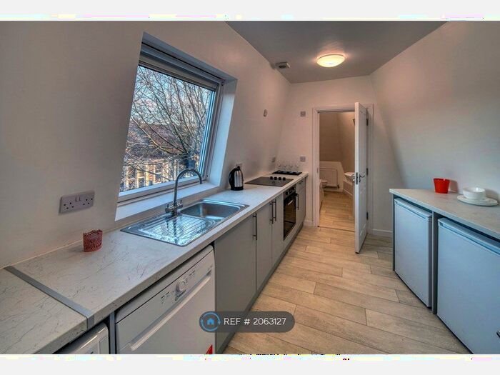 2 Bedroom Flat To Rent In New Station Road, Bristol, BS16