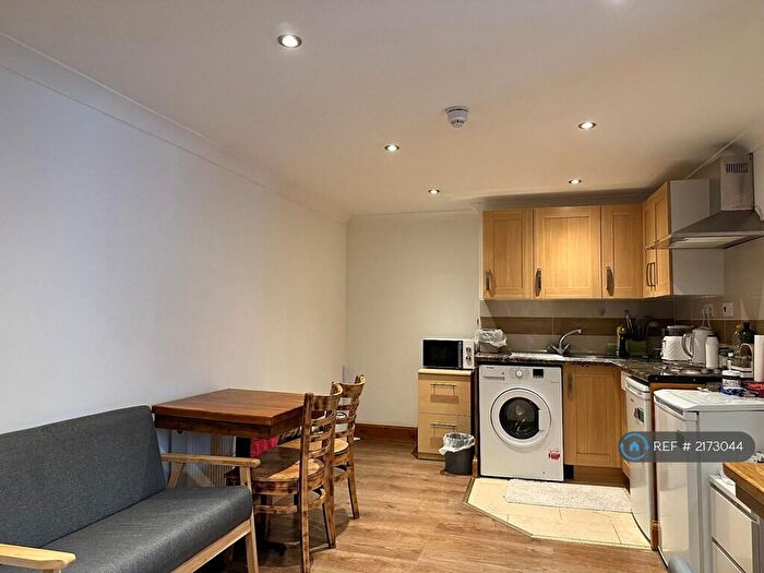 Studio To Rent In West St, Brighton, BN1
