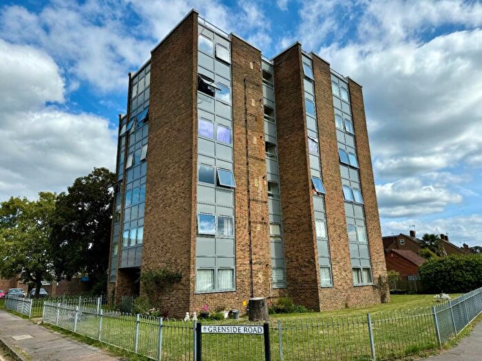 1 Bedroom Apartment To Rent In Broadwater House, Weybridge, KT13