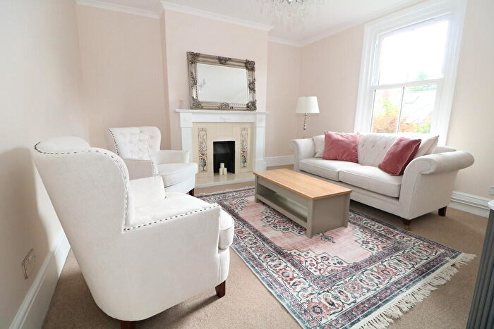 3 Bedroom Flat To Rent In Lincoln Road, Dorking, RH4