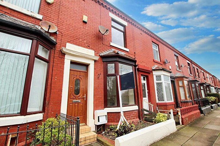 2 Bedroom Property To Rent In Foxholes Road, Rochdale, OL12