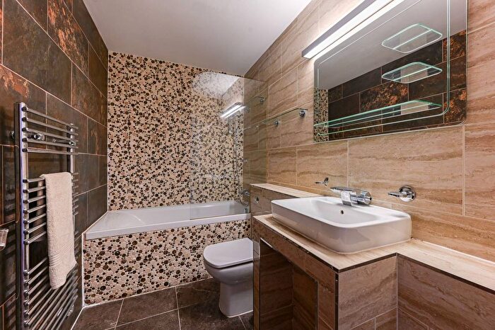 2 Bedroom Flat For Sale In Gloucester Mews, Bayswater, London, W2