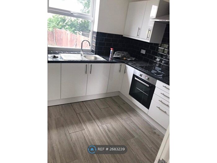 3 Bedroom Semi Detached House To Rent In Hartley Brook Road, Sheffield, S5