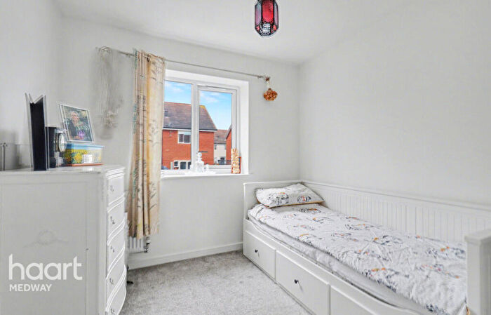 3 Bedroom End Of Terrace House For Sale In Farman Drive, Rochester, ME3