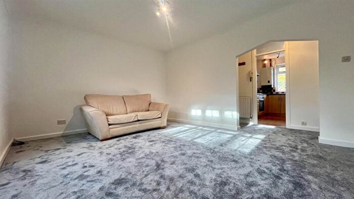 2 Bedroom Flat To Rent In Christchurch Park, Sutton, SM2
