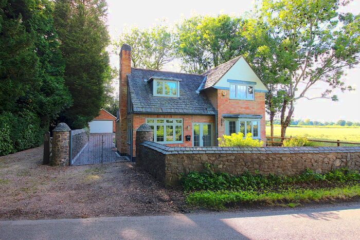4 Bedroom Detached House For Sale In Brand Lane, Woodhouse, LE12