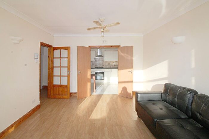 2 Bedroom Maisonette To Rent In Princes Avenue, Kingsbury, NW9