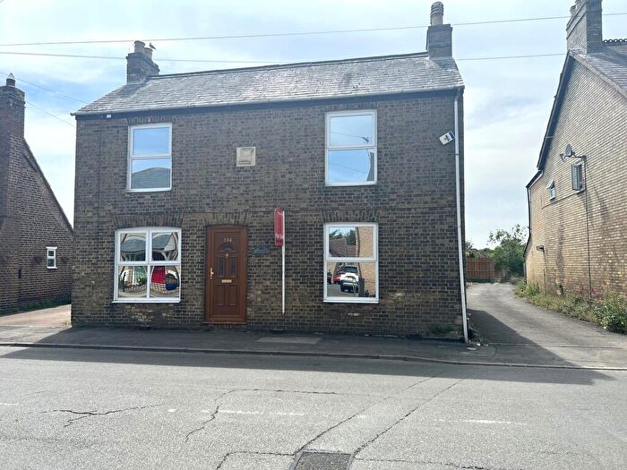 4 Bedroom Detached House For Sale In High Street, Chatteris, Cambs, PE16