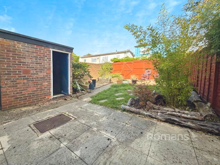 3 Bedroom Terraced House For Sale In Kenilworth Road, Basingstoke, Hampshire, RG23