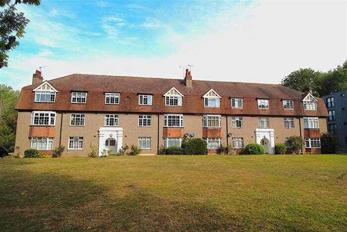 2 Bedroom Apartment For Sale In Kingston Road, Ewell, KT17