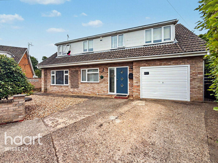 3 Bedroom Detached House For Sale In Fenland Road, Wisbech, PE13