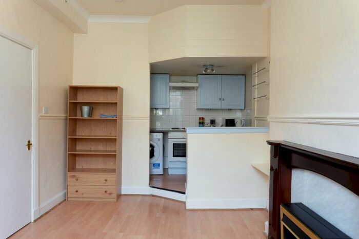 1 Bedroom Flat To Rent In Wardlaw Street, Gorgie, Edinburgh, EH11