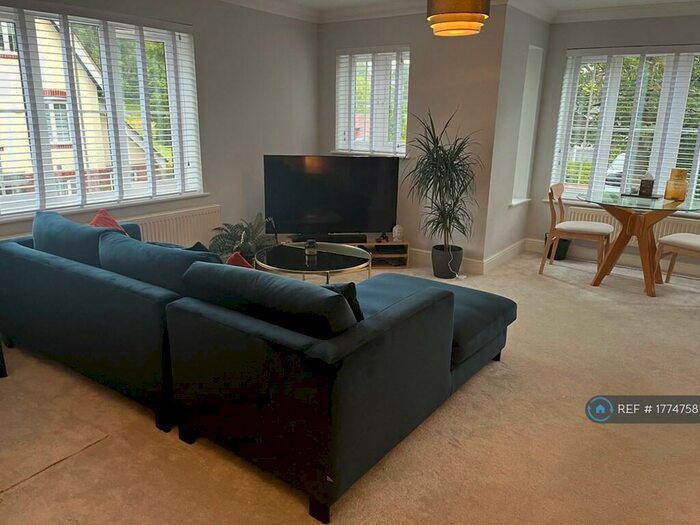 1 Bedroom Flat To Rent In Park View, Caterham, CR3