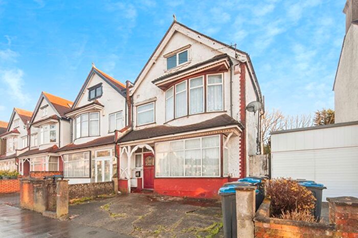 2 Bedroom Flat For Sale In Galpins Road, Thornton Heath, CR7