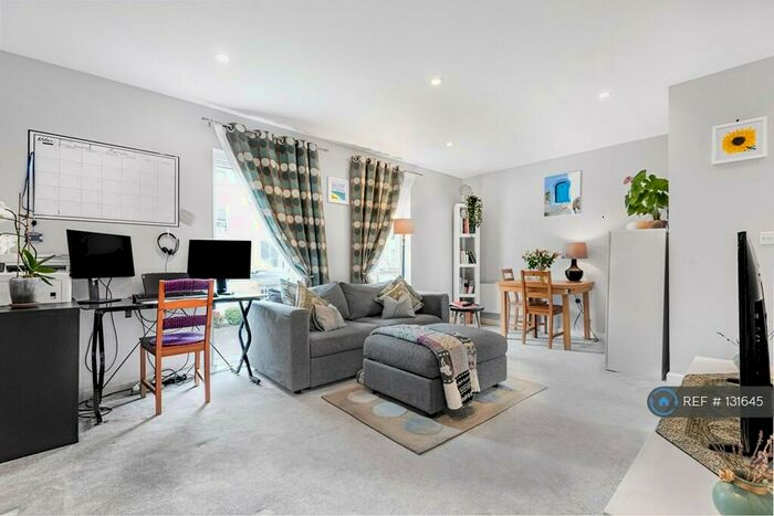 1 Bedroom Flat To Rent In Gweal Avenue, Reading, RG2