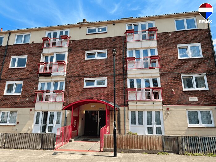 2 Bedroom Flat To Rent In Claremont Close, London, E16