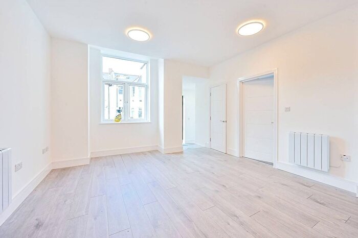 2 Bedroom Flat For Sale In Berymead Gardens, Acton, London, W3