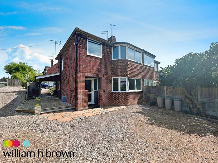 3 Bedroom Semi-Detached House To Rent In Bergholt Road, Colchester, CO4