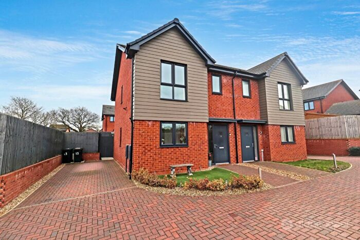 3 Bedroom Semi-Detached House For Sale In Springwood Gate, Nuneaton, CV10