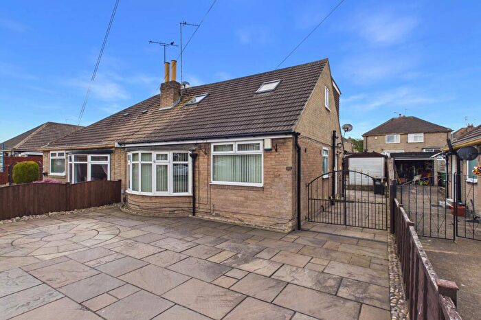 3 Bedroom Bungalow For Sale In Kingswear Crescent, Leeds, West Yorkshire, LS15