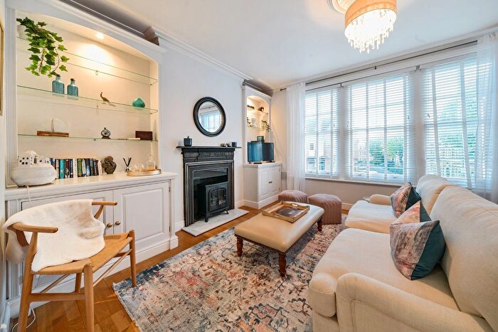 2 Bedroom Flat For Sale In Felsham Road, Putney, London, SW15