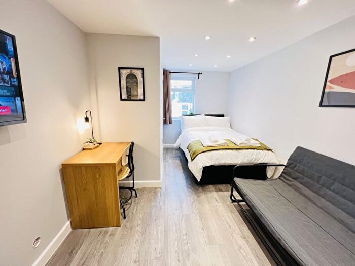 1 Bedroom Studio To Rent In Musjid Road, London, SW11