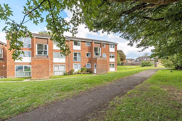 2 Bedroom Flat For Sale In Roydon Court, Hemel Hempstead, HP2