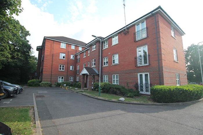 2 Bedroom Flat To Rent In College Court, Scholars Way, RM2