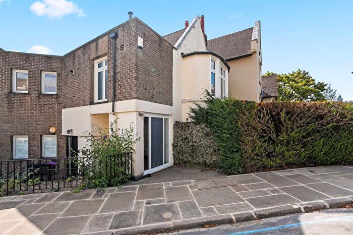 2 Bedroom Flat To Rent In Park Terrace, Nottingham, NG1